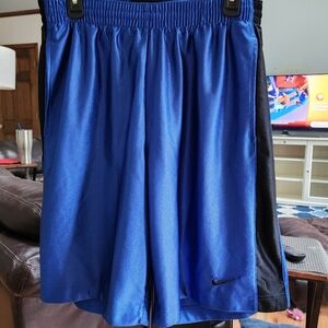 Nike lined 10" basketball shorts size Large